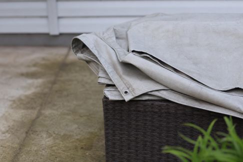 Astuces pour prolonger la durée de vie d’une bâche de protection