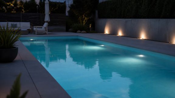 Éclairage de piscine : conseils pour une ambiance sécurisée et agréable