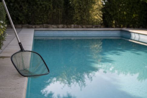 Faut-il vraiment vider entièrement sa piscine pour un nettoyage ?