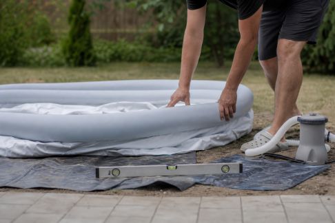 Installer sa piscine hors-sol : étapes clés pour éviter les erreurs classiques