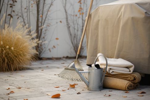 Astuces pratiques pour limiter l’entretien pendant l’hivernage