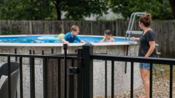 Quelles précautions prendre pour sécuriser une piscine hors-sol avec enfants