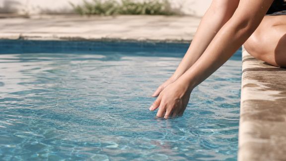 Les gestes clés pour préserver l’eau claire tout l’été