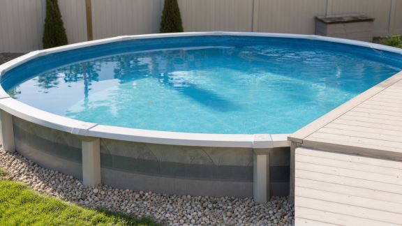 Limiter l’apparition des algues dans une piscine hors-sol : méthodes simples
