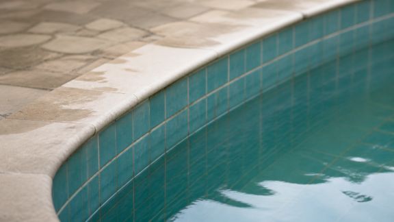 Questions fréquentes sur le nettoyage des piscines carrelées