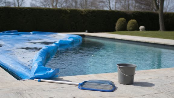 Quand et comment rouvrir sa piscine après un hivernage réussi