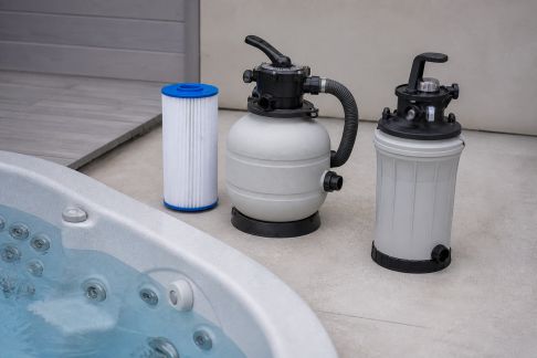 Comparatif des principaux systèmes de filtration pour spas résidentiels