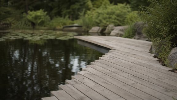 Agrandir sa terrasse autour du bassin : points techniques et astuces