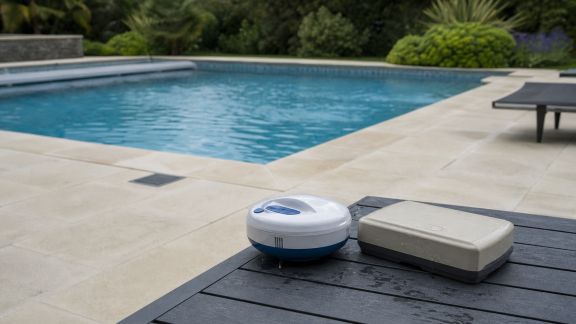 Surveillance ou technologie : trouver l’équilibre pour protéger sa piscine